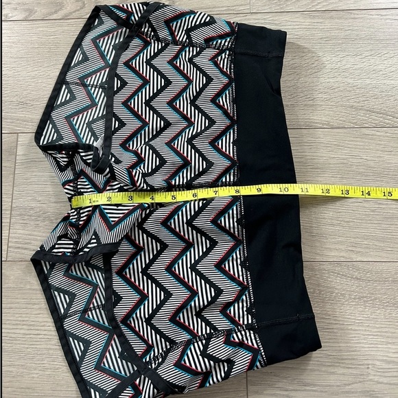 Lululemon SEAWHEEZE 2014 3D Chevron Speed Shorts - Picture 7 of 9